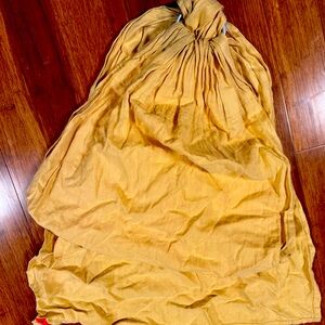 Sakura Ring Sling linen in the sweetest yellow